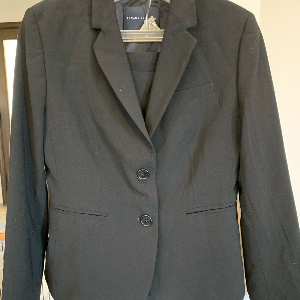 Banana Republic lined lightweight skirt and jacket suit size 10 petite, like new
